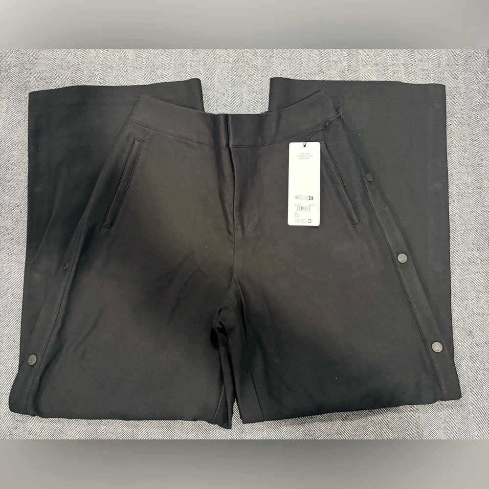 Alo Mid-Rise Cosmopolitan Snap Pant | color: black | size: m - Picture 3 of 11